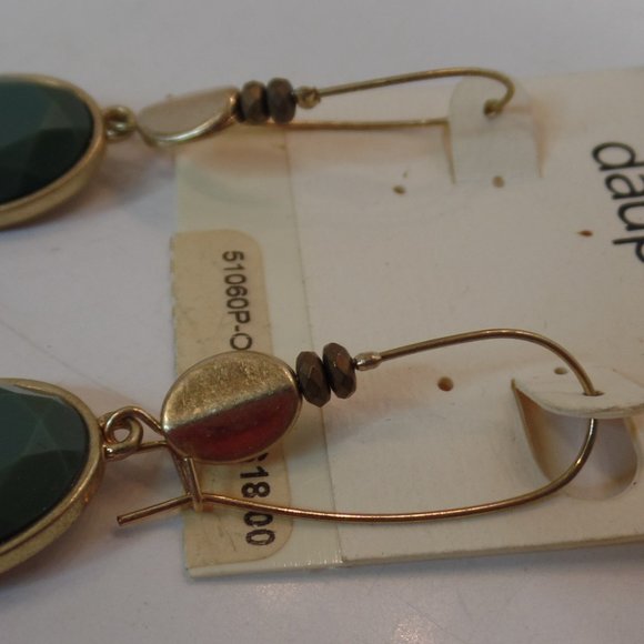 Carol Dauplaise NEW Ear Rings On Card Green Faux Stones Goldtone Hardware - Picture 3 of 7